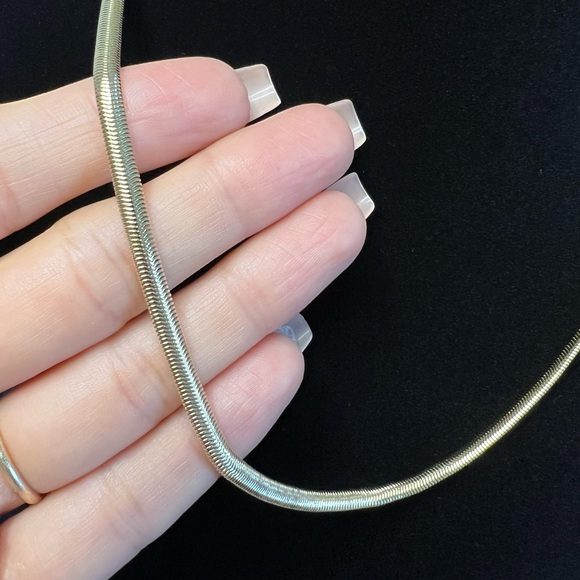 Gold Chain - Picture 3 of 4